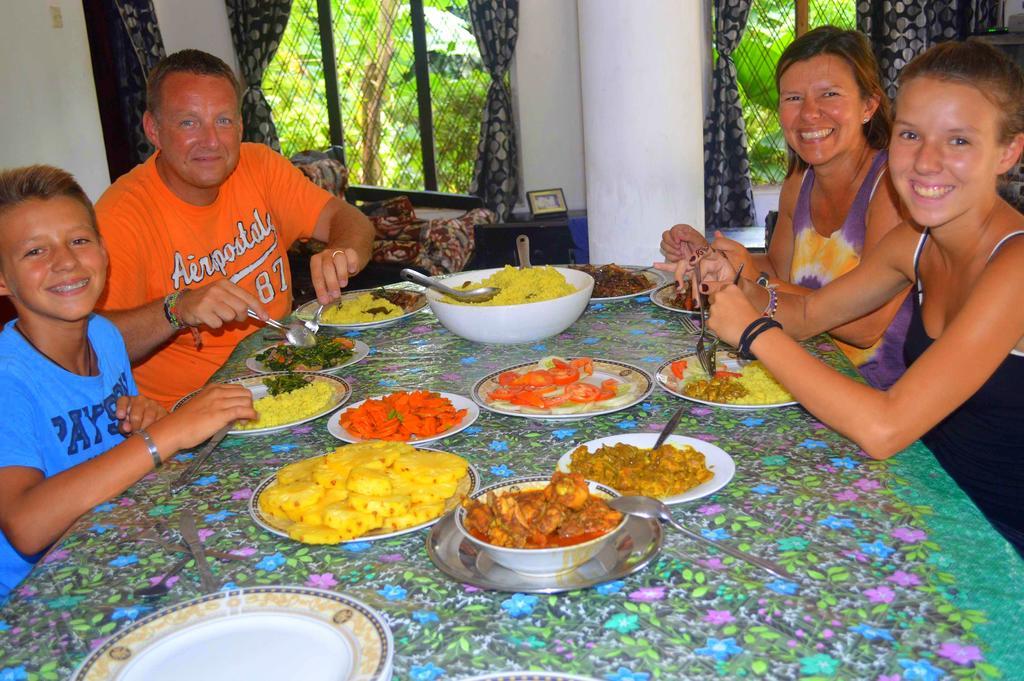 Haniffas Holiday Inn Kandy Eksteriør billede